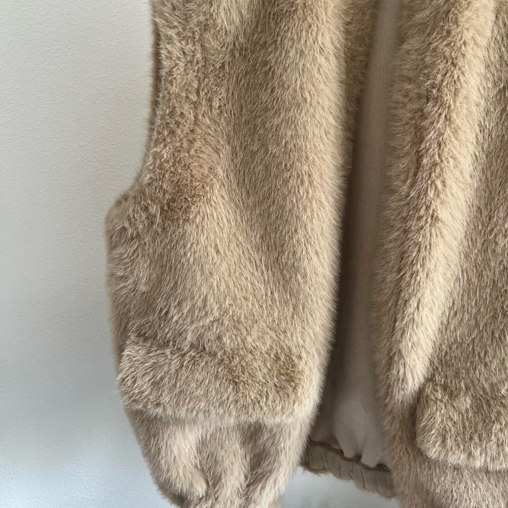 Faux Fur Zara Vest - Picture 6 of 8